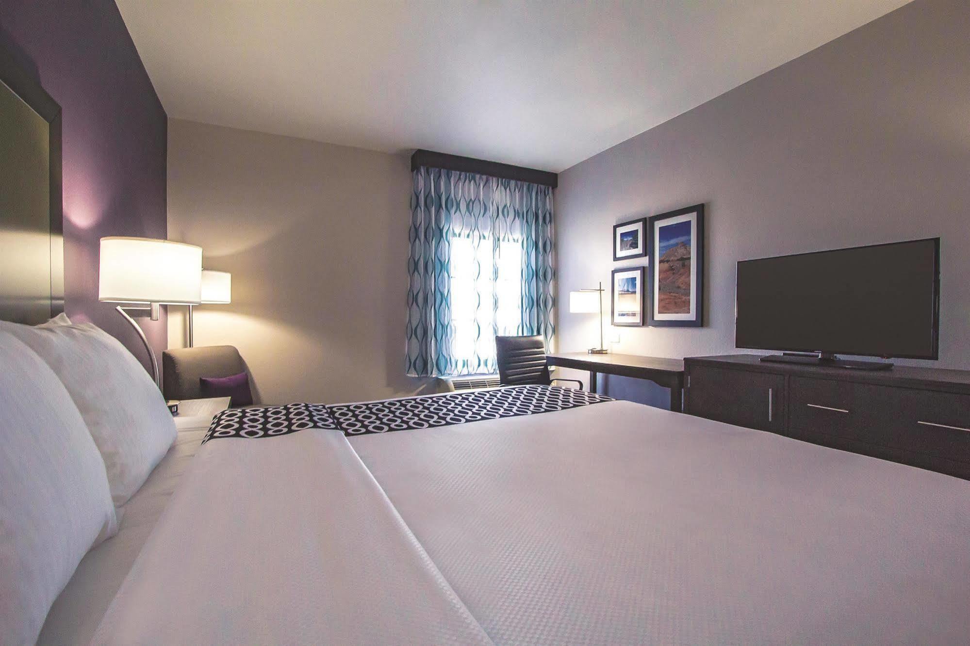 La Quinta By Wyndham Pampa Hotel Eksteriør billede